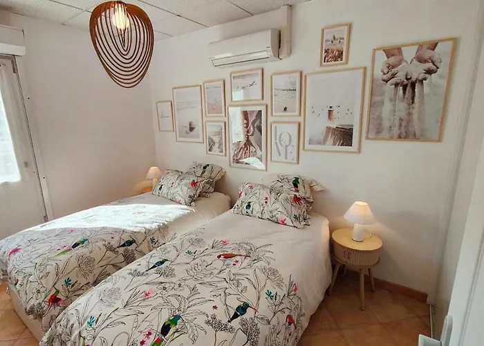 Emplacement Ideal 3 Pieces 50 M De La Algajola (Corsica)